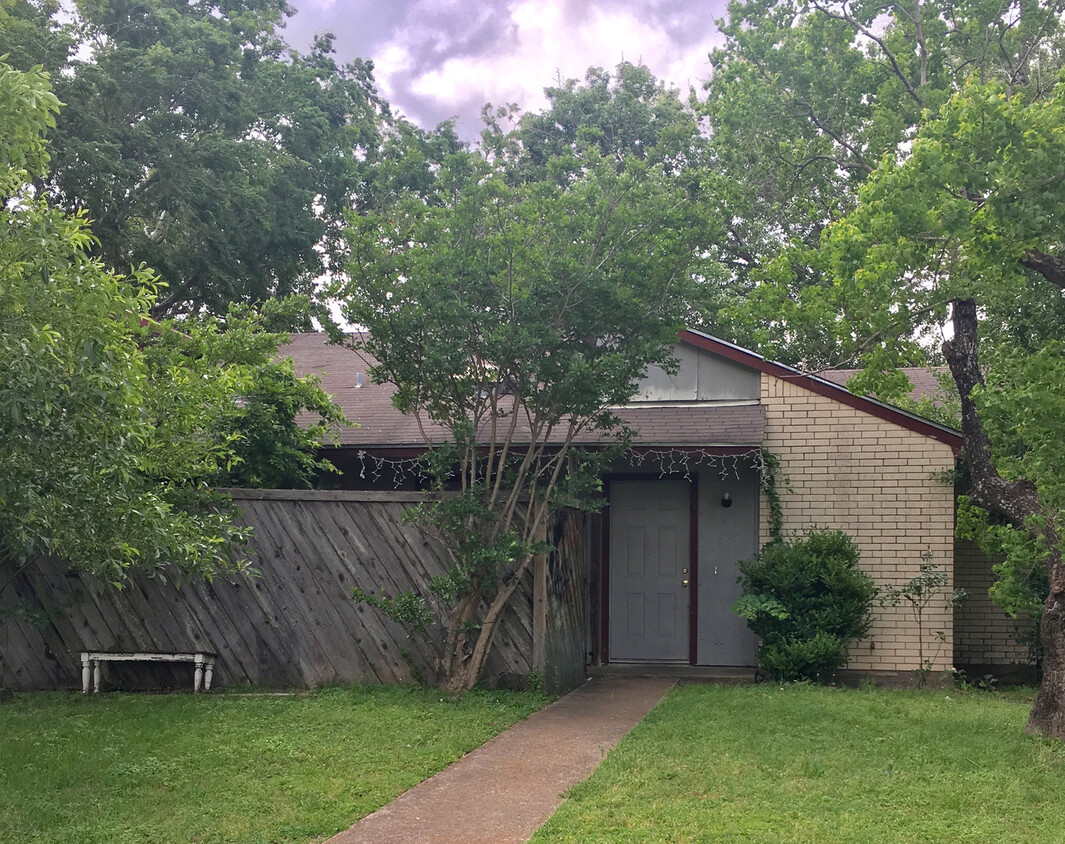 College Station - 2 bedroom / 1 bath Duple... - College Station - 2 bedroom / 1 bath Duple...