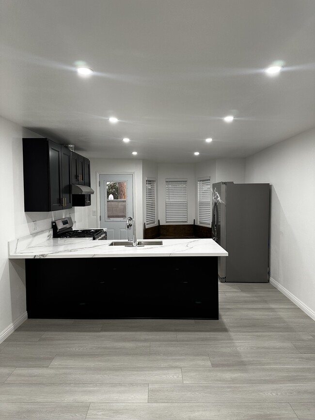 2560 E Madison St Unit 2560