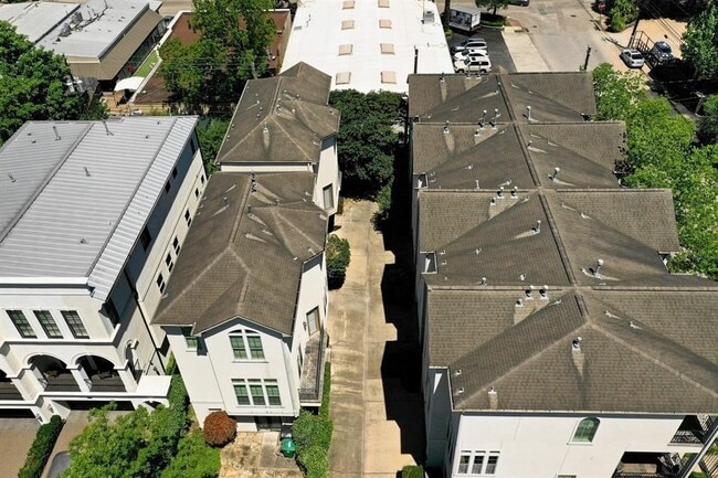 Photo - 2406 Wroxton Rd