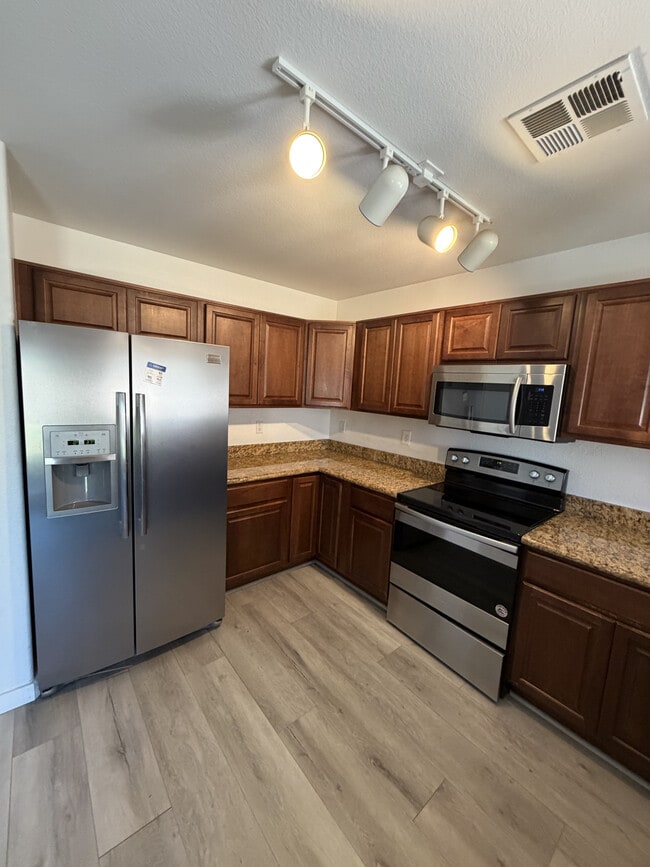 Photo - 1124 W Laurel Ave
