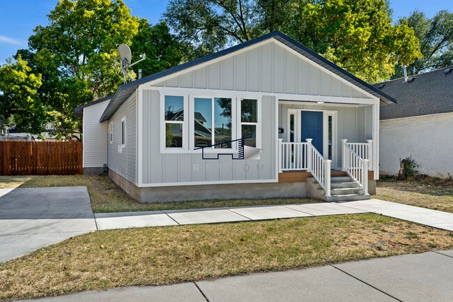 Building Photo - 2060 Jefferson Ave