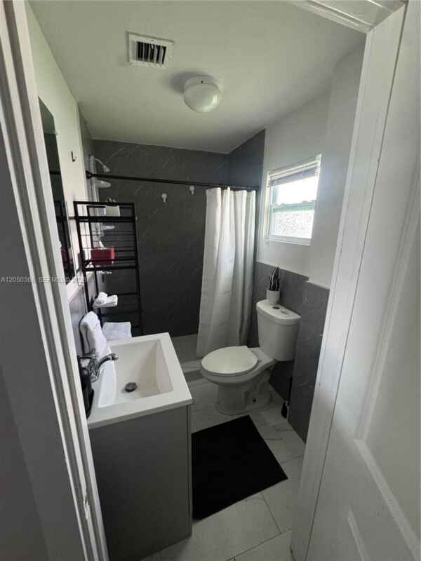Photo - 2211 NW 82nd St