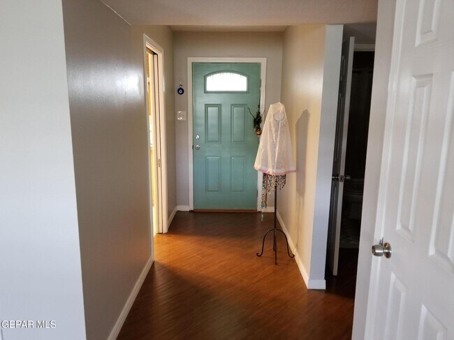 Photo - 3301 Greenock St