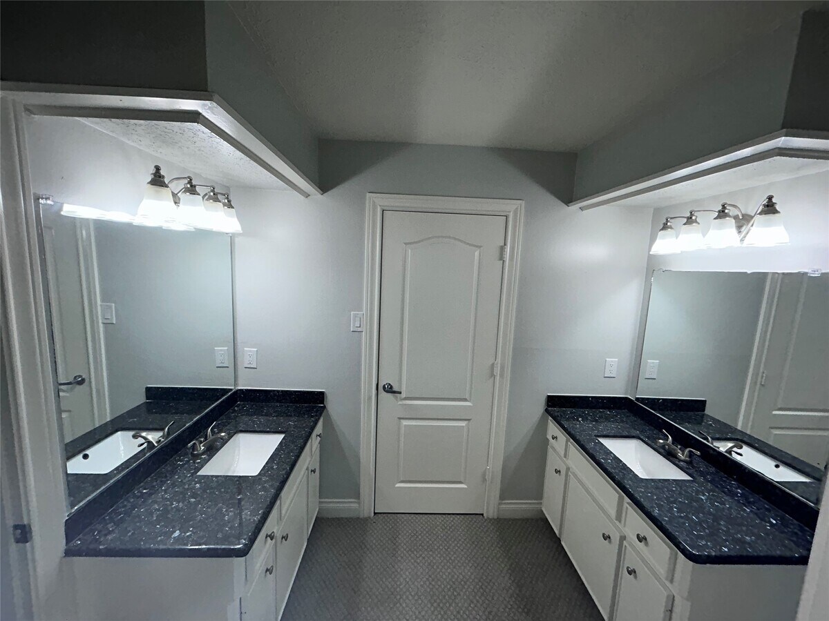 Photo - 706 Houghton Rd