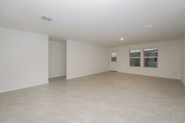 Photo - 8401 Holw Bnd St
