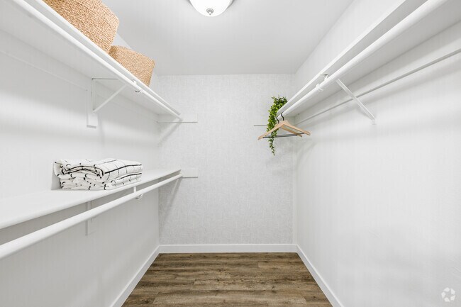 1BR, 1BA - 800SF - Walk In
