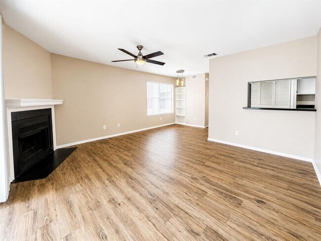 Building Photo - 10507 Mellow Ln Unit 13202