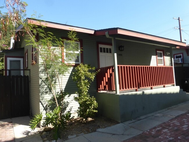 Entry - 1533 Maltman Ave Unit 1533