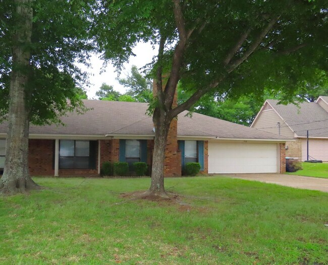 Whitehouse ISD! Spacious 3 Bedroom, 2 Bath... House Rental in
