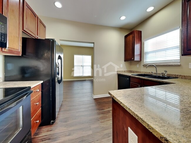 Photo - 547 Rockbridge Dr