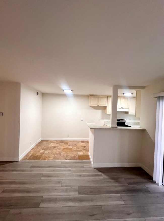Building Photo - Modern 2-Bedroom Apartment in Gated Van Nuys Community – Fully Remodeled! Unit 1