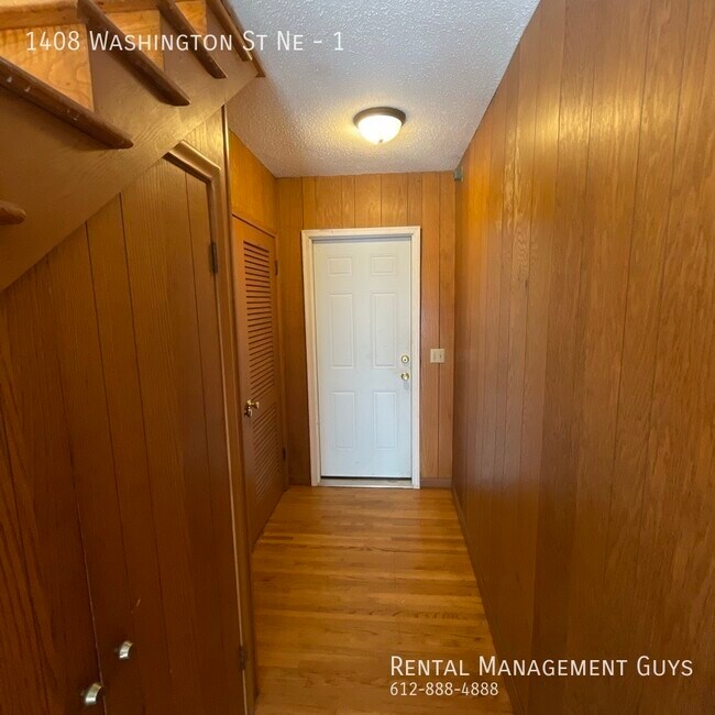 Photo - Very Nice 2 Bedroom! Garage and Laundry In... Unidad 1