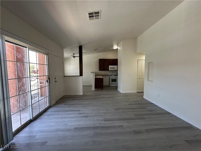 Photo - 4730 E Craig Rd Unidad 2154