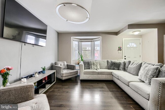 Photo - 1543 Lochwood Rd