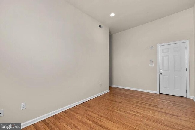 Building Photo - 1275 Meigs Pl NE