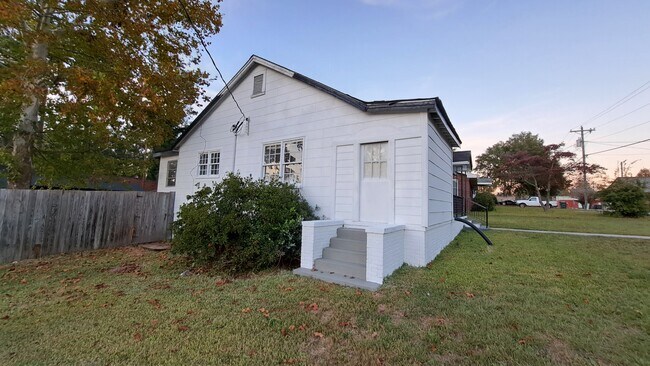 Photo - 901 State Rd S-38-225