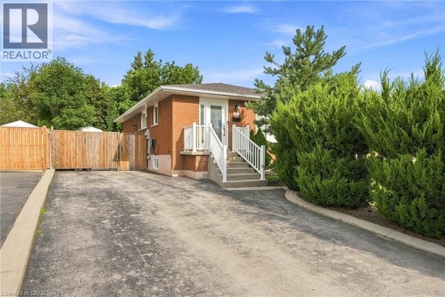 Photo - 28 Leduc St