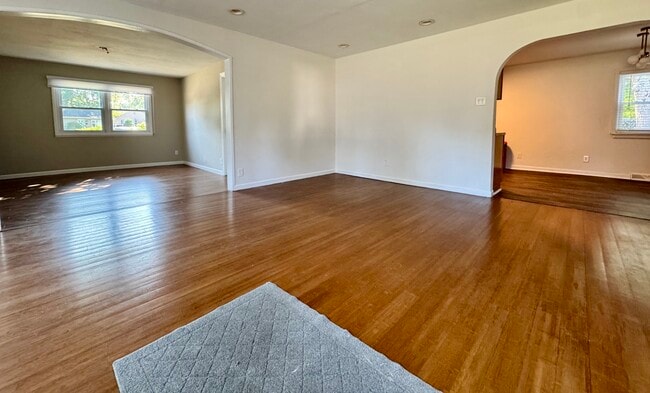 Photo - 201 Ridgewood Dr