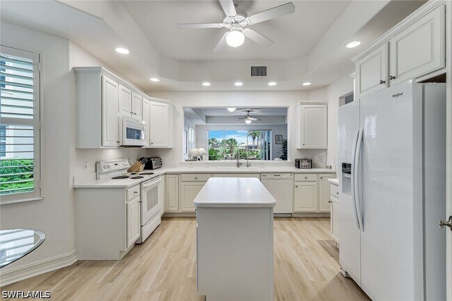 Building Photo - 6029 Trophy Dr Unit 301