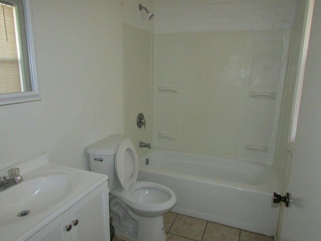 Photo - 3135 N Dixie Blvd