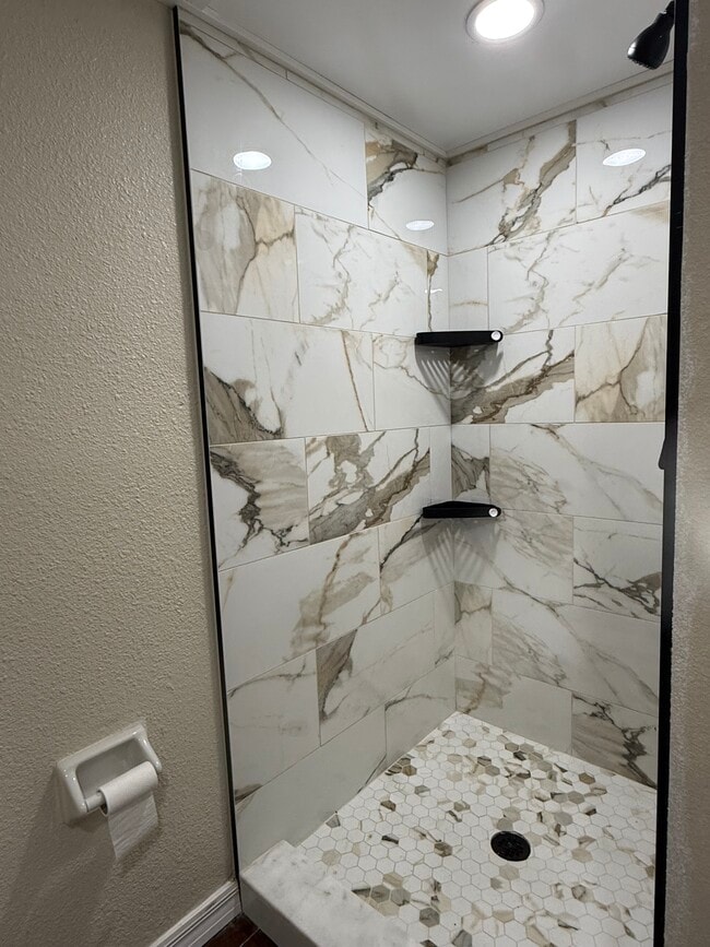 Photo - 2541 Oak Park Way