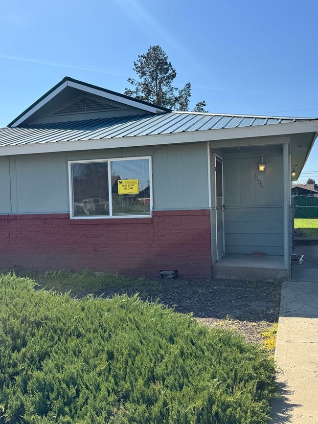 d1606 - d1606 Apartment Unit 1