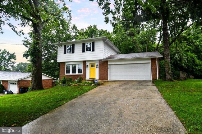 Photo - 11004 Tyrone Dr House