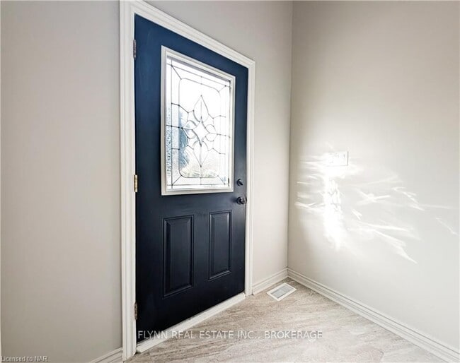 Photo - 164 Windsor St