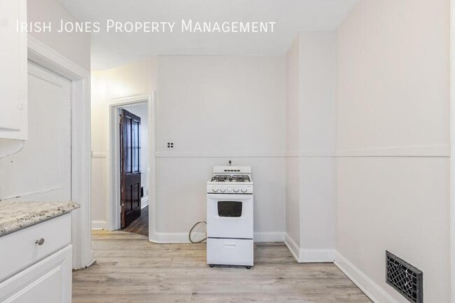 Photo - 104 Grote St Unit Lower Rear