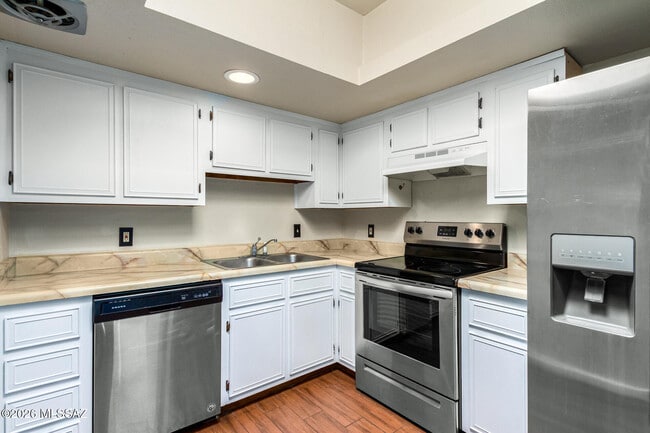 Building Photo - 8255 N Oracle Rd Unit 210