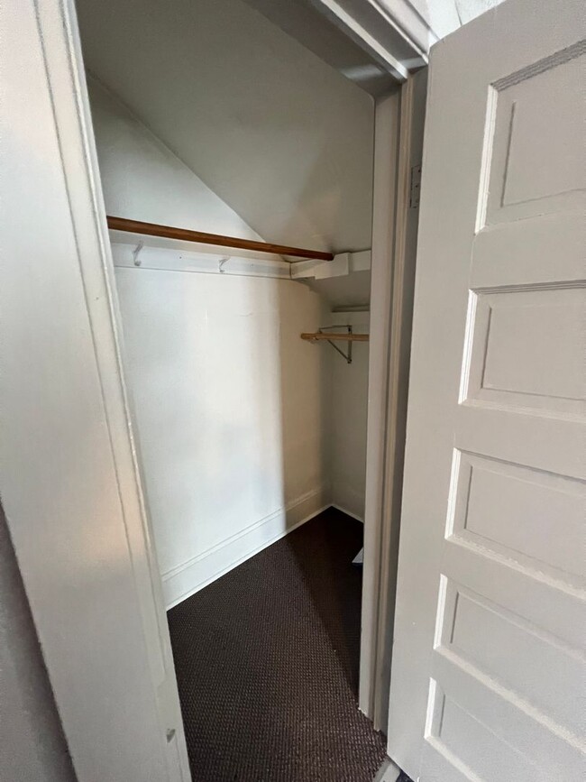 Building Photo - THR -03- Galesville Unit Upper Rental