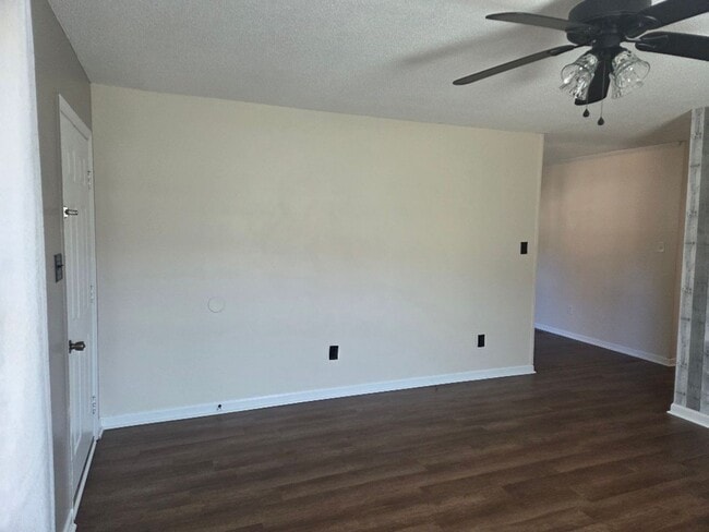 Photo - 100 J.R. Place