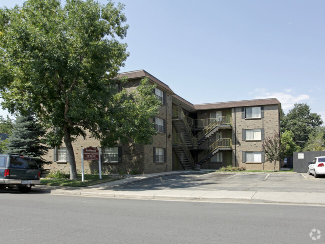 Knollwood and Tanglewood Apartments - Knollwood and Tanglewood Apartments