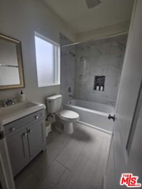 Photo - 868 N Edgemont St