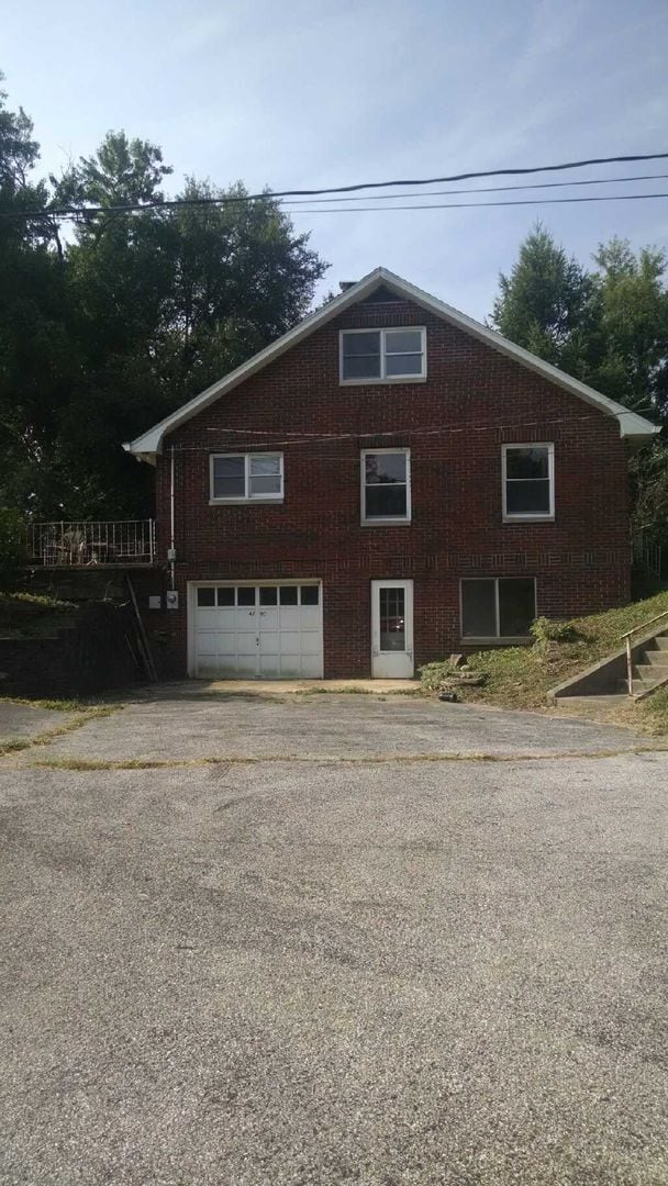 Photo - 3 bedroom, 1.5 bath Home: A MUST SEE! ONE MTH FREE OF YOUR CHOICE WITH A 12 MONTH LEASE!