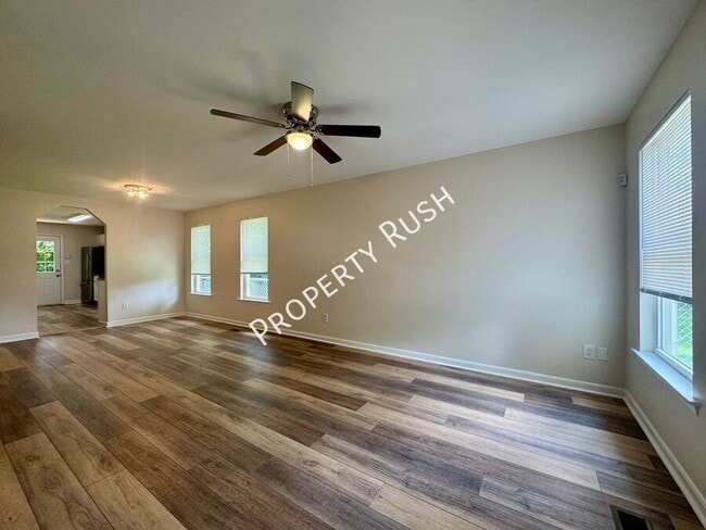 Photo - 709 N Holly St