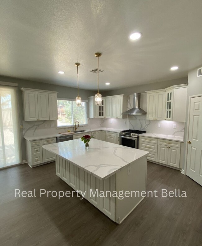 25249 Silverwood Ln