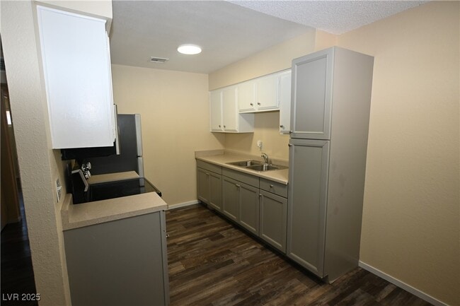 Building Photo - 2508 N McCarran St Unit 4