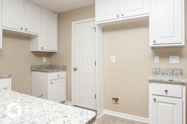 Photo - 483 Thistle Cove