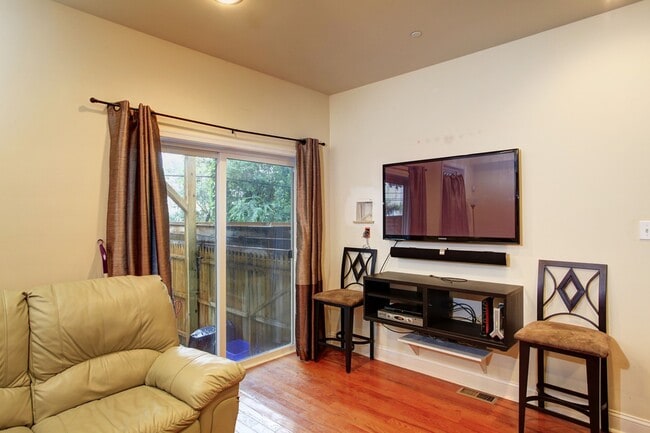 Photo - 1708 Fontain St Unit A