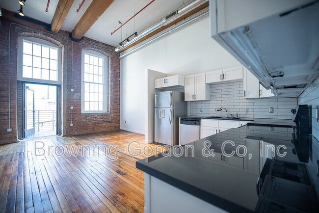 Building Photo - 1350 Rosa L Parks Blvd Unit #313 Rental