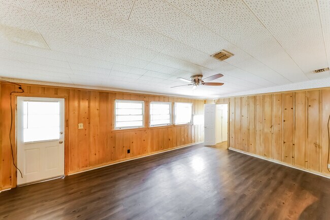 Photo - 1007 High Point Rd