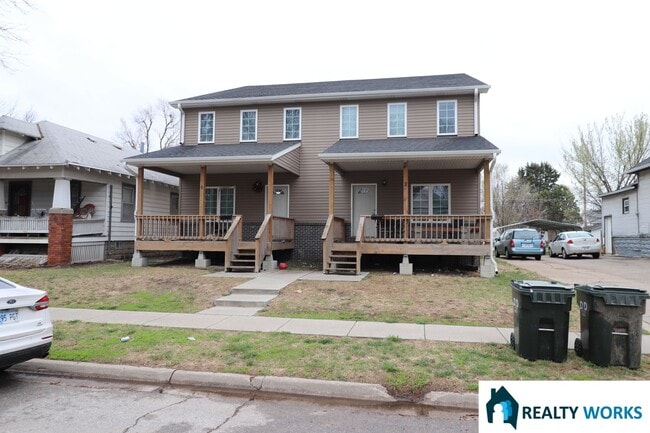 Building Photo - 805 Charleston St Unit #1