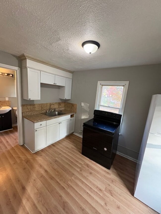 Photo - 1311 N Flora Ave Unidad B