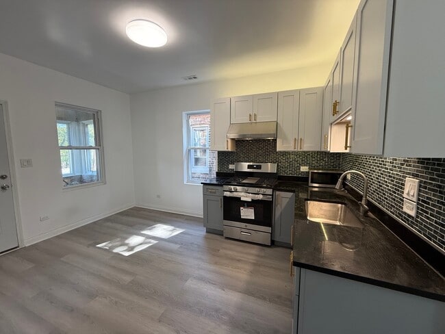 Building Photo - 4357 S Whipple St Rental
