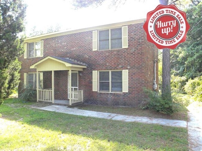 Building Photo - RENT SPECIAL! Brick town home End unit! UP...