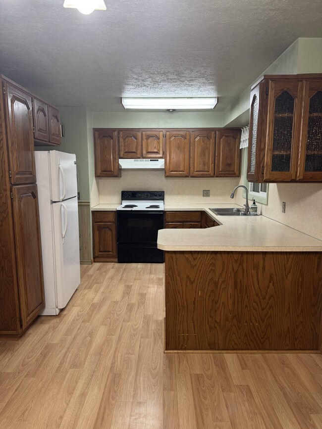 Photo - 605 Van Buren Ave