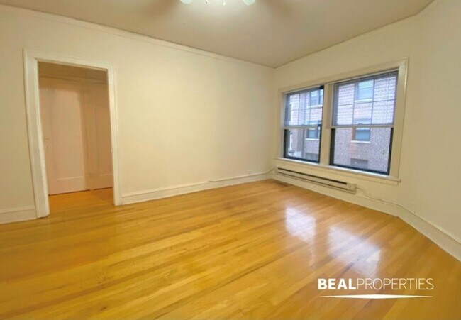 Building Photo - 1 bedroom in EVANSTON IL 60202 Unit H2