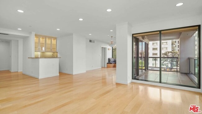 Photo - 10724 Wilshire Blvd Unit 305