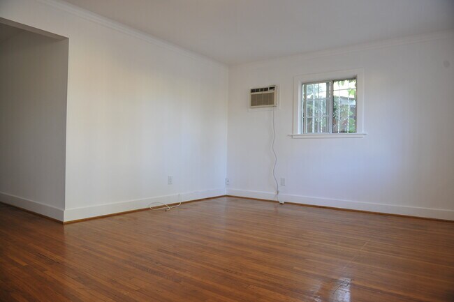 Living Room - 1171 West Blvd Townhome